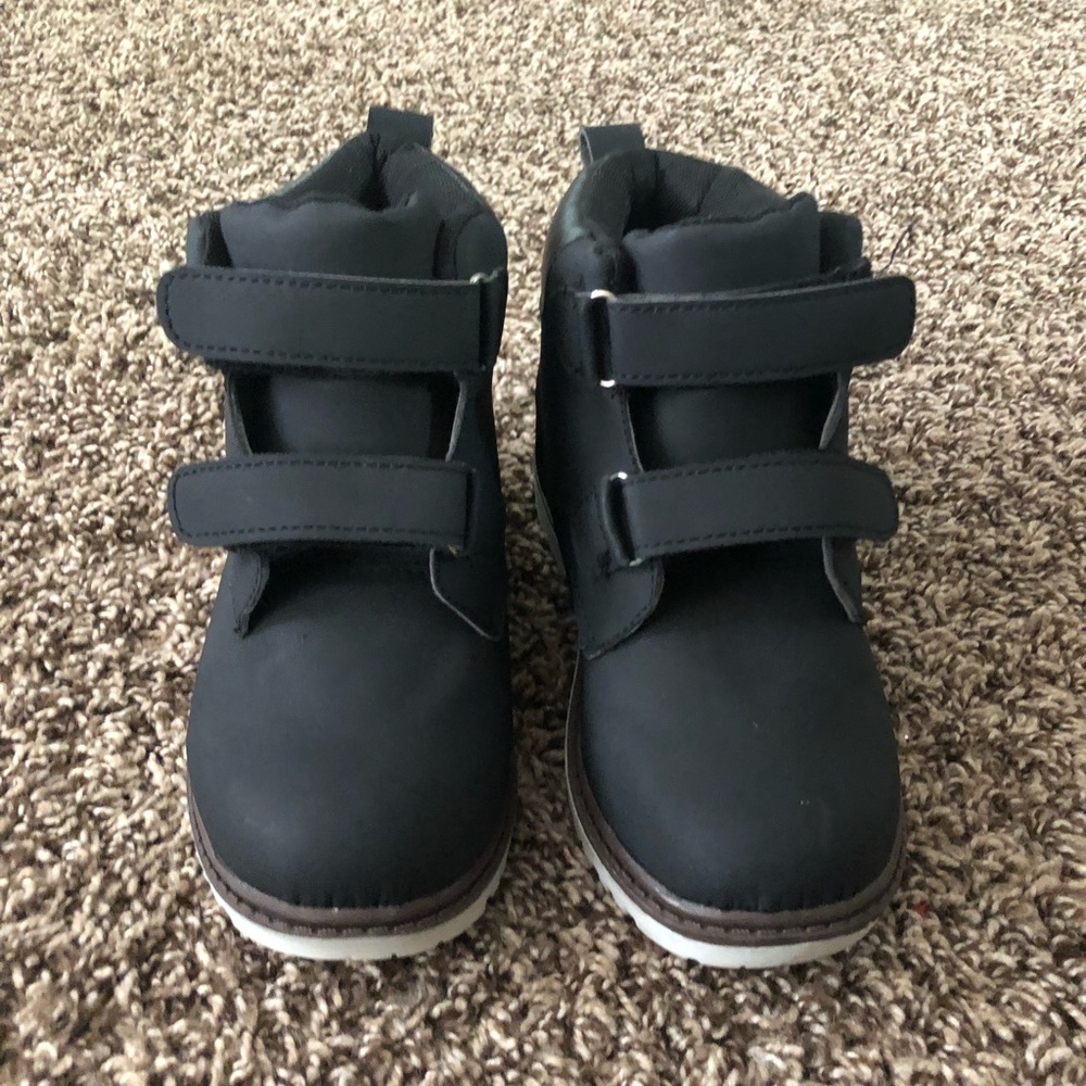 Kids boots size 11 runner